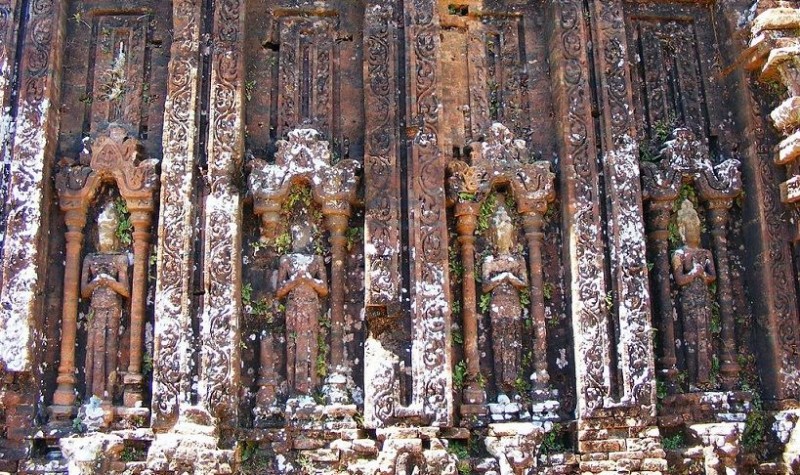 The temples at Mỹ Sơn are made of a reddish brick. Decorative carvings have been cut directly into the bricks.