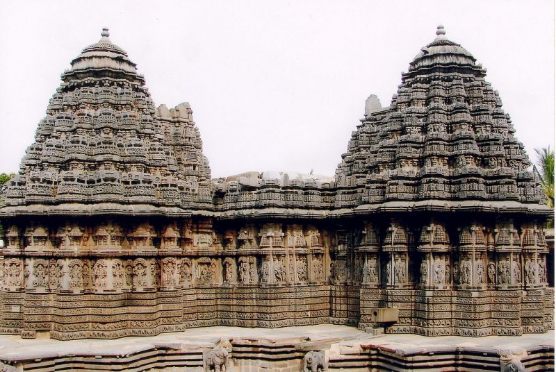 Vesara style of Keshava Temple, Somanathapura. Towers are in 16 pointed star plan. 