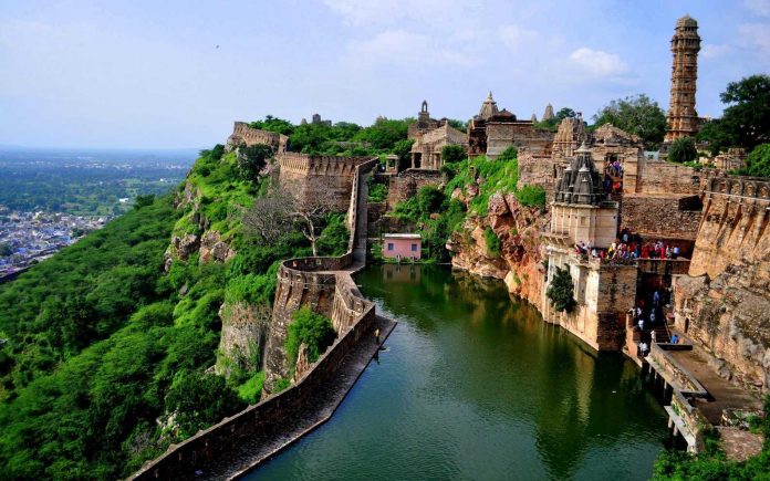 Chittorgarh The Largest Fort Chittorgarh Fort is the largest fort in India