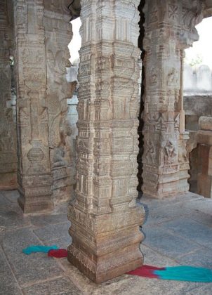 Hanging pillar of Lepakshi