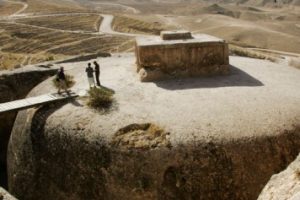 101116_mes_aynak_blog-356×364