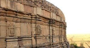 Chausath_Yogini_Temple_side_view-324×160