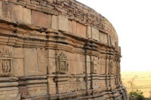 Chausath_Yogini_Temple_side_view-533×261