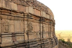 Chausath_Yogini_Temple_side_view-696×385