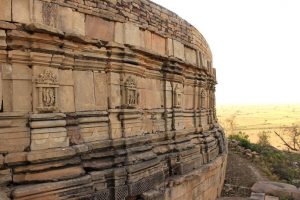 Chausath_Yogini_Temple_side_view-696×464