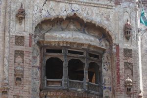 Entrance-to-the-temple-at-Malka-Hans.
