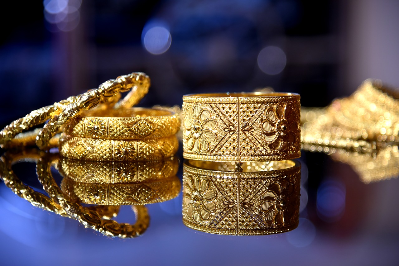 7 Reasons Why Gold Jewellery Is Good To Buy & Wear