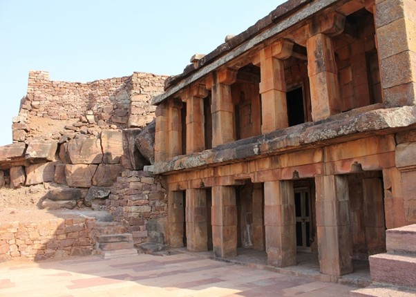 Aihole Fort- History, Legend, Architecture and Popular Attractions!